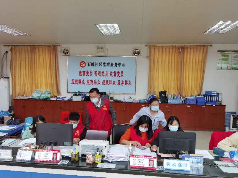 2022年4月18日，清遠市水利局黨員干部在清城區龍塘鎮石嶺村開展疫情防控工單核查。.jpg