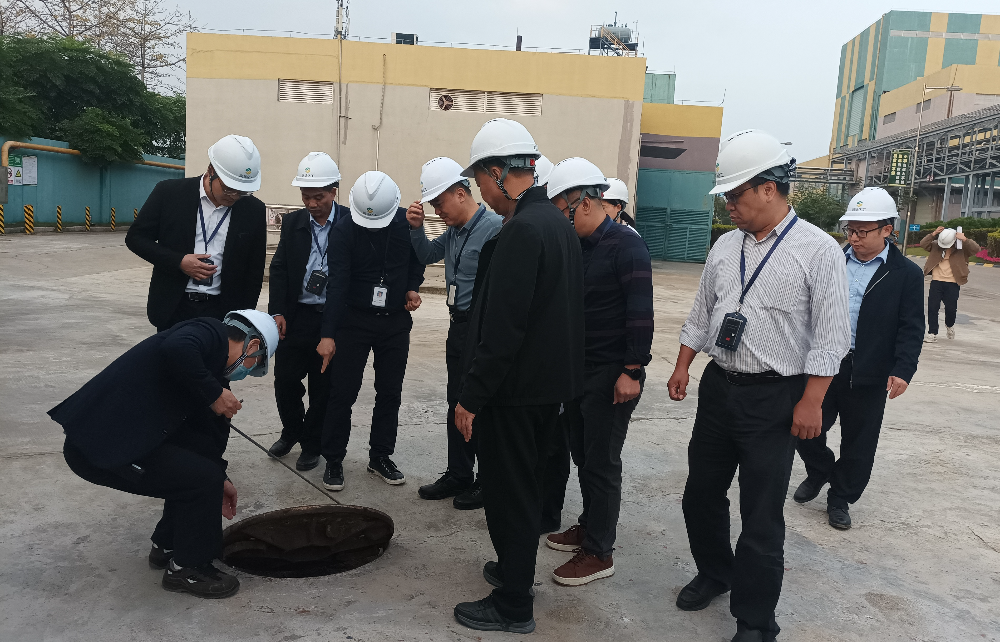 2024年12月5至6日，廣東省生態環境廳帶隊聯合清遠市生態環境局和清遠市生態環境局英德分局到英德市有關園區企業開展環境安全督導檢查.jpg