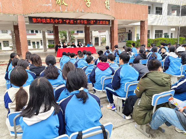 黎埠司法所到黎埠中學(xué)、譚兆中學(xué)參加“開(kāi)學(xué)第一課”教育活動(dòng).jpg