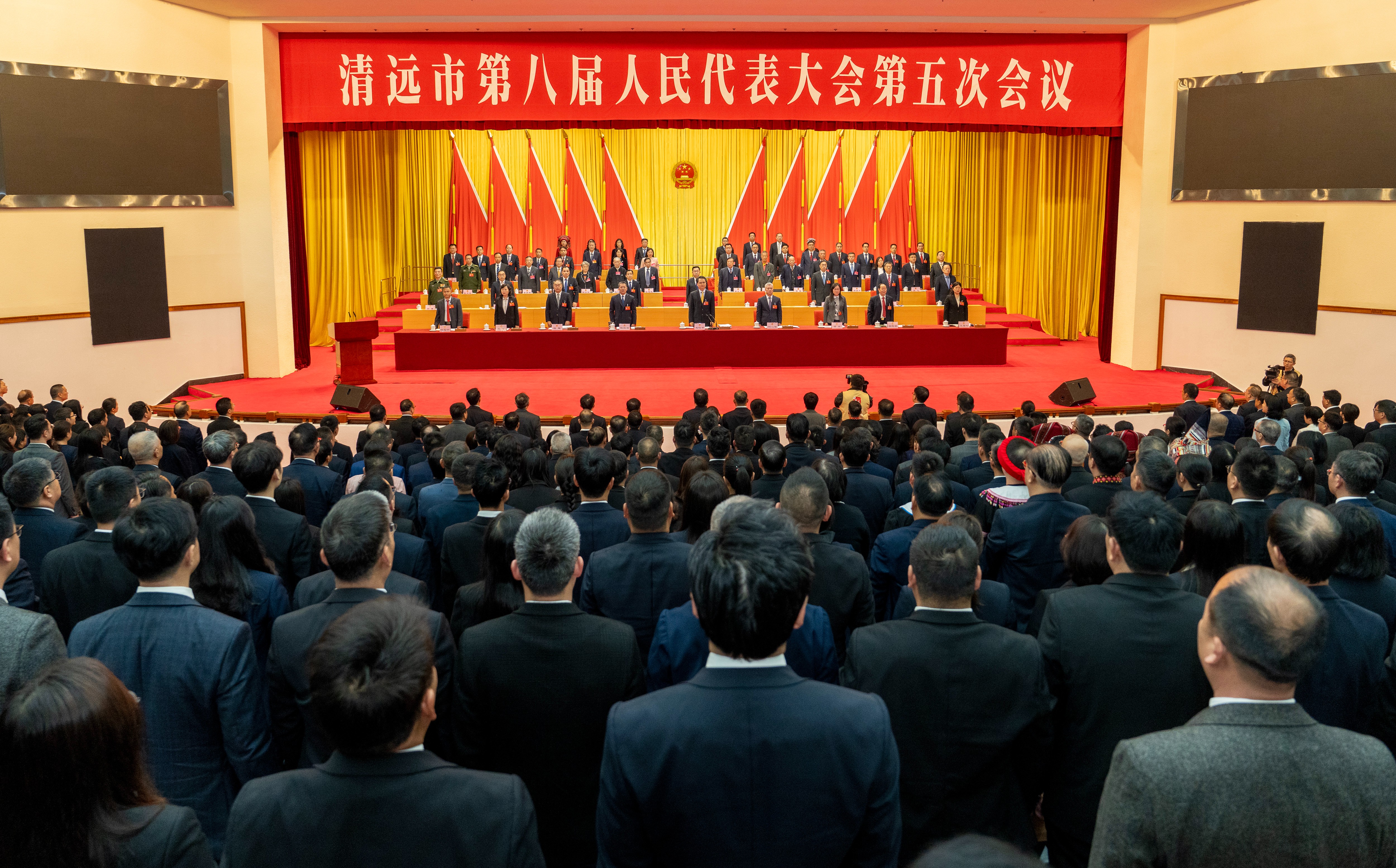 2025年3月3日，清遠市第八屆人民代表大會第五次會議第一次全體會議在清遠國際會展中心召開。清遠日報記者 江元威 攝